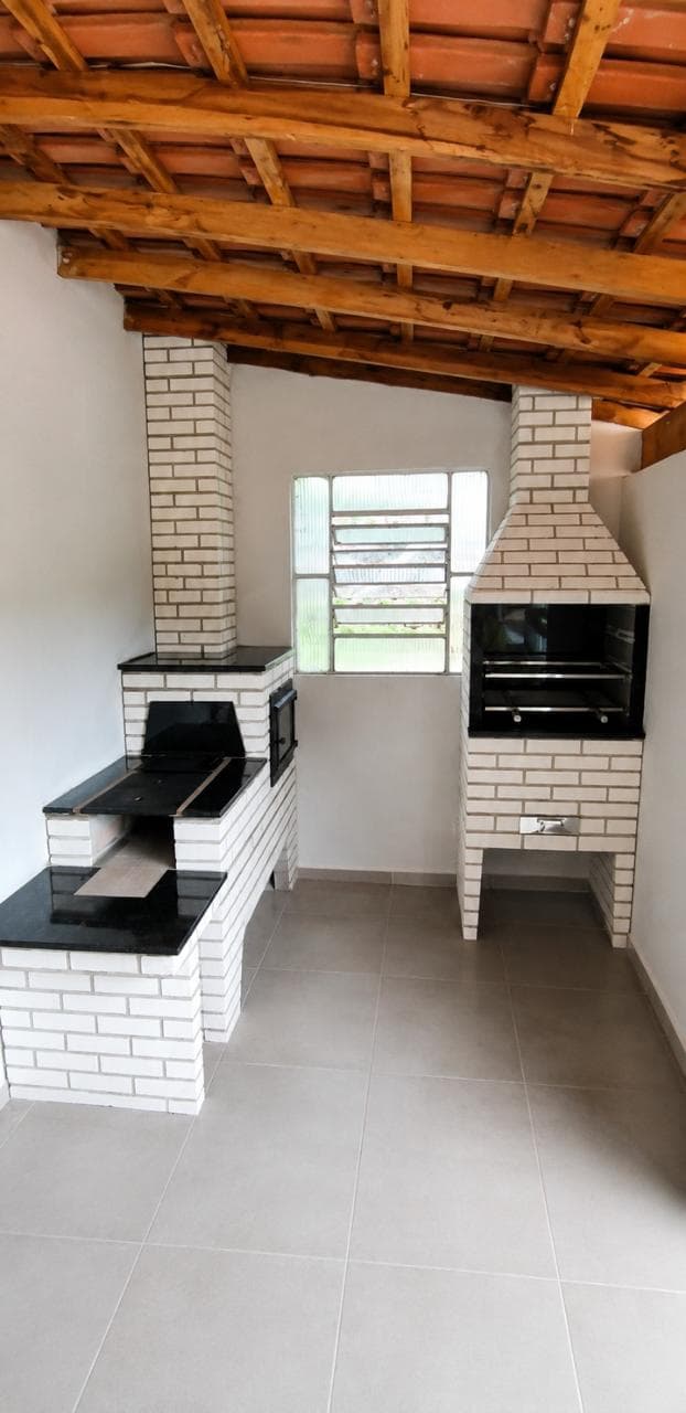 Espaço Gourmet Tradicional com Trio Revestido e Tampos em Granito Preto